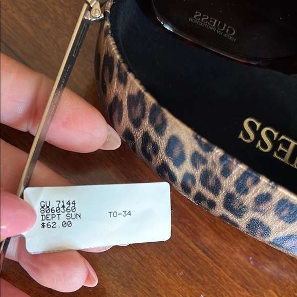 Guess Women's Brown Sunglasses - Picture 3 of 4